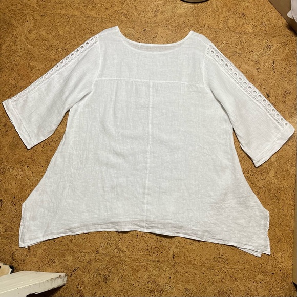 Valentina Naldi 100% Linen White Eyelet Crochet Sleeve Sharkbite Hem Top Sz 1X - Picture 10 of 14
